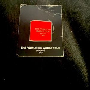 Beyoncé 2016 LEMONADE world tour stage pin